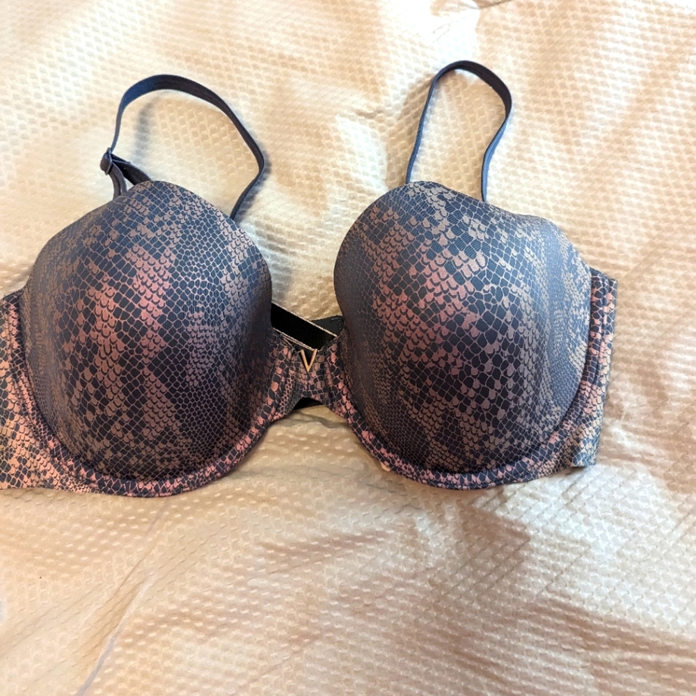 Victoria's secrets pink and gray python bra size 38D
